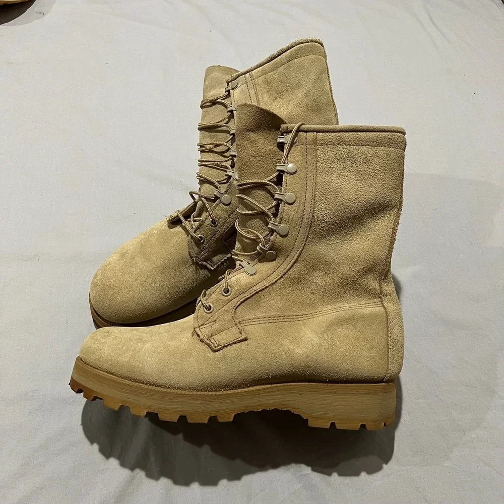 Wellco Mens Desert Tan U.S Military Issue Gore-Tex Vibram Sole Combat Boots 9W